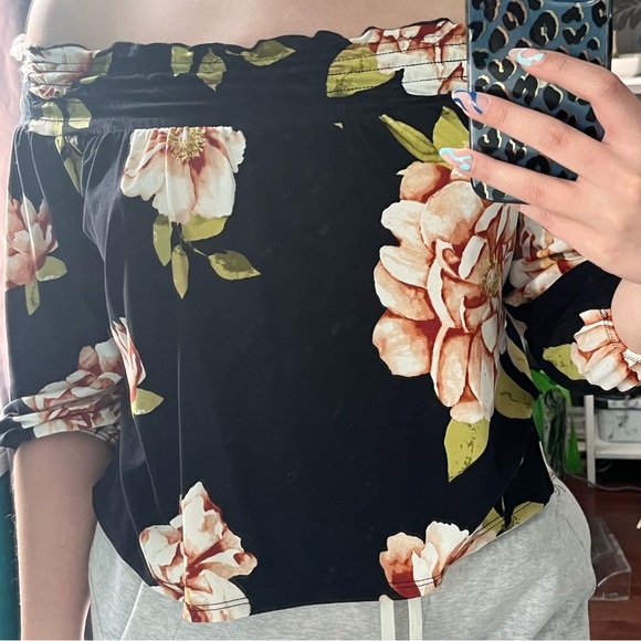 Off the shoulder floral top - Picture 1 of 3